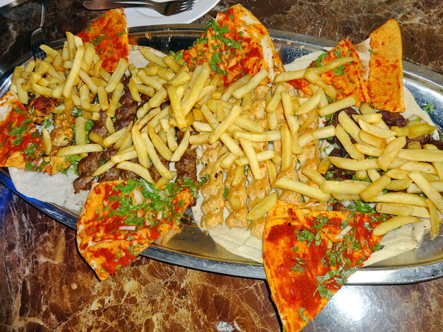A Közel-Kelet ízei @ Camelo Restaurant & Cafe, Dubaj