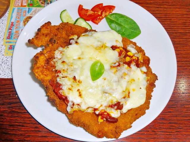 Pizzafeltétes óriás bécsiszeletek a Don Pepe augusztusi kínálatában