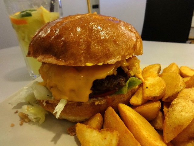 Burger Mustra #65 - Kantin, Budapest