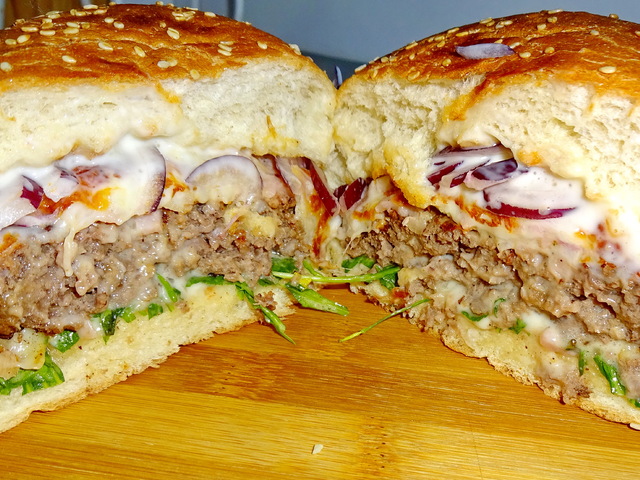 Carbonara Burger a Don Pepe júniusi kínálatában!