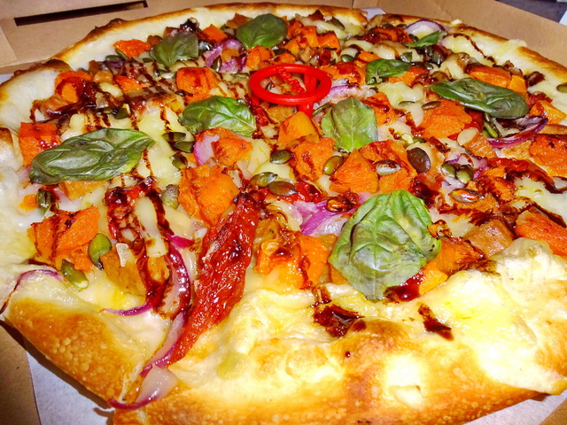Vegán sütőtökös pizza