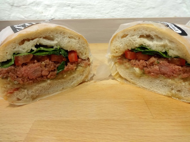 Ha egy  igazán csucsogós szendvicsre vágysz: Meat & Sauce, Budapest