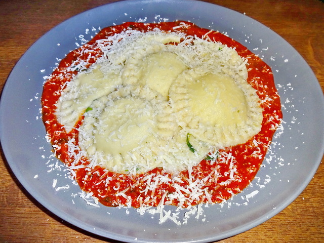 Házi ravioli gombás-spenótos-juhtúrós töltelékkel