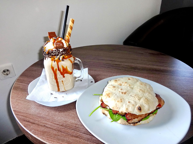 Füstölt angus lepény és különböző shake specialitások a Burger House újdonságai között!