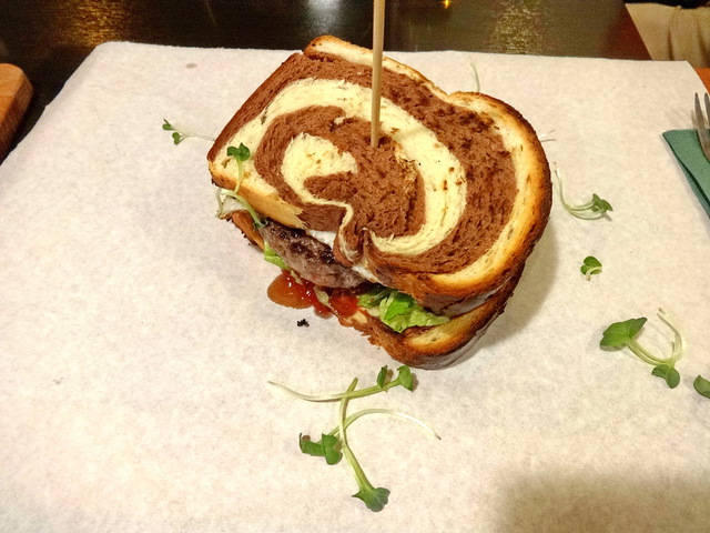 Burger Mustra #131 - Holy Cow, Budapest
