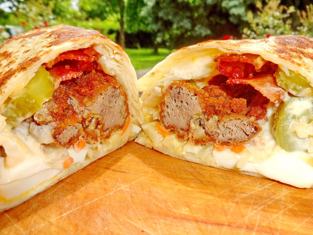 Rántott csirkemájas tortilla tekercs