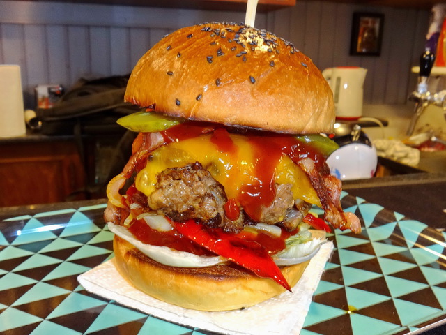Burger Mustra #150 - Red Lion's Pub & Snack Bar, Budapest