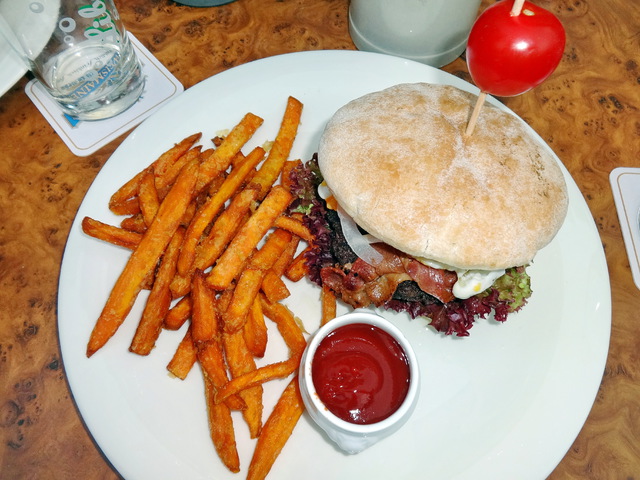 Burger Mustra #155 - Meister Bar Hotel Fichtelgebirge, Marktredwitz (Németország)