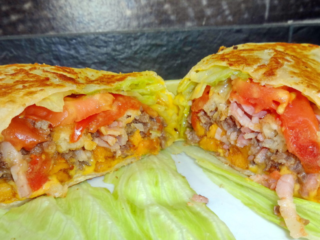 Burgerito - a legjobb, ami egy hamburgerrel történhet tortilla lapba tekerve