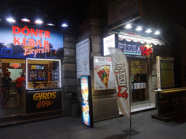 Pizza Me vs. Döner Kebab Expressz