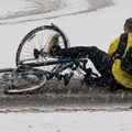 Az ónos esőben való bicajozás az vajon extrém sportnak számít?
