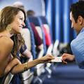 Orálisan kényeztette a nő a mellette ülő férfit a repülőn.