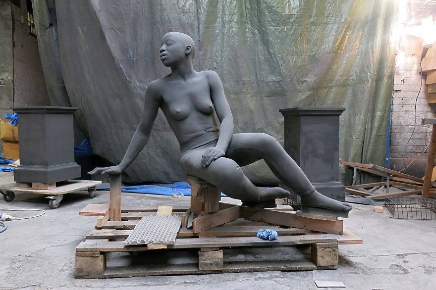 these-sculptures-by-the-belgian-artist-give-the-impression-that-they-can-come-to-life-at-any-moment-5b62b09eca594_880.jpg