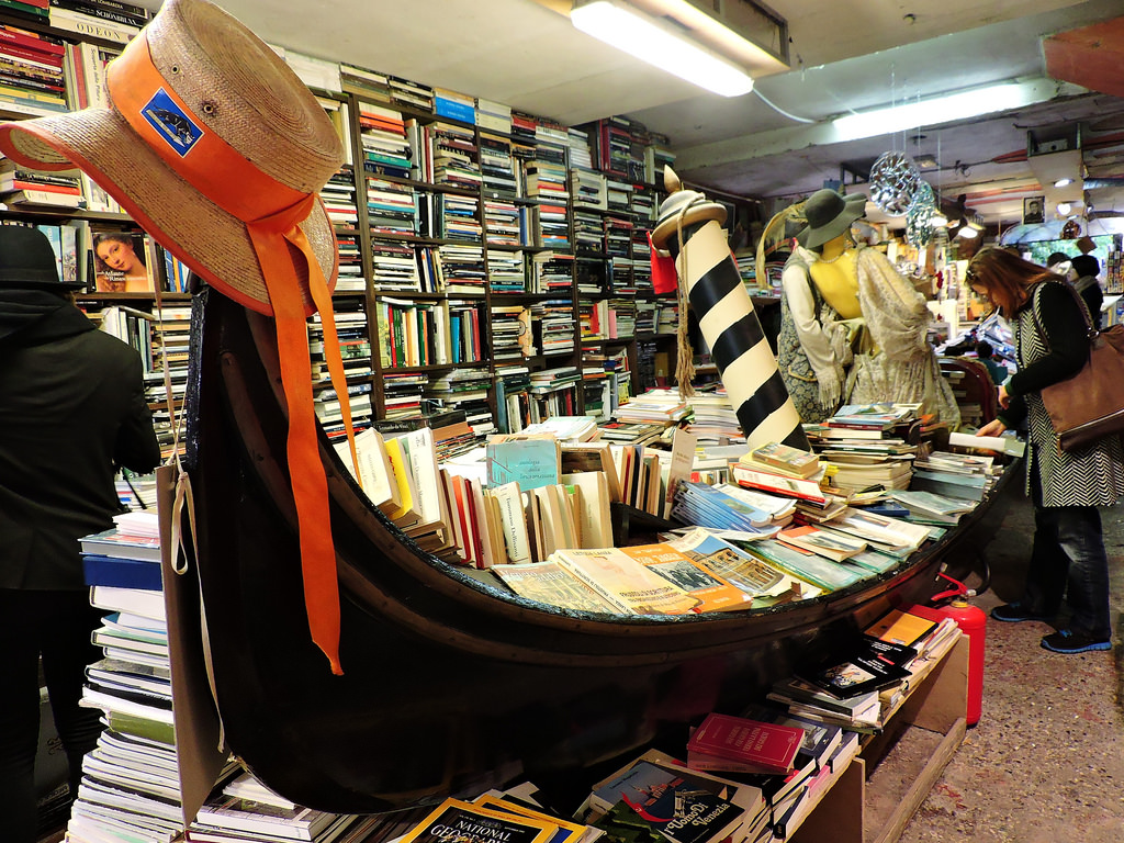 libreria_acqua_alta_venice.jpg