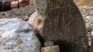 A parkban találtak egy sziklát, műemlék lett belőle