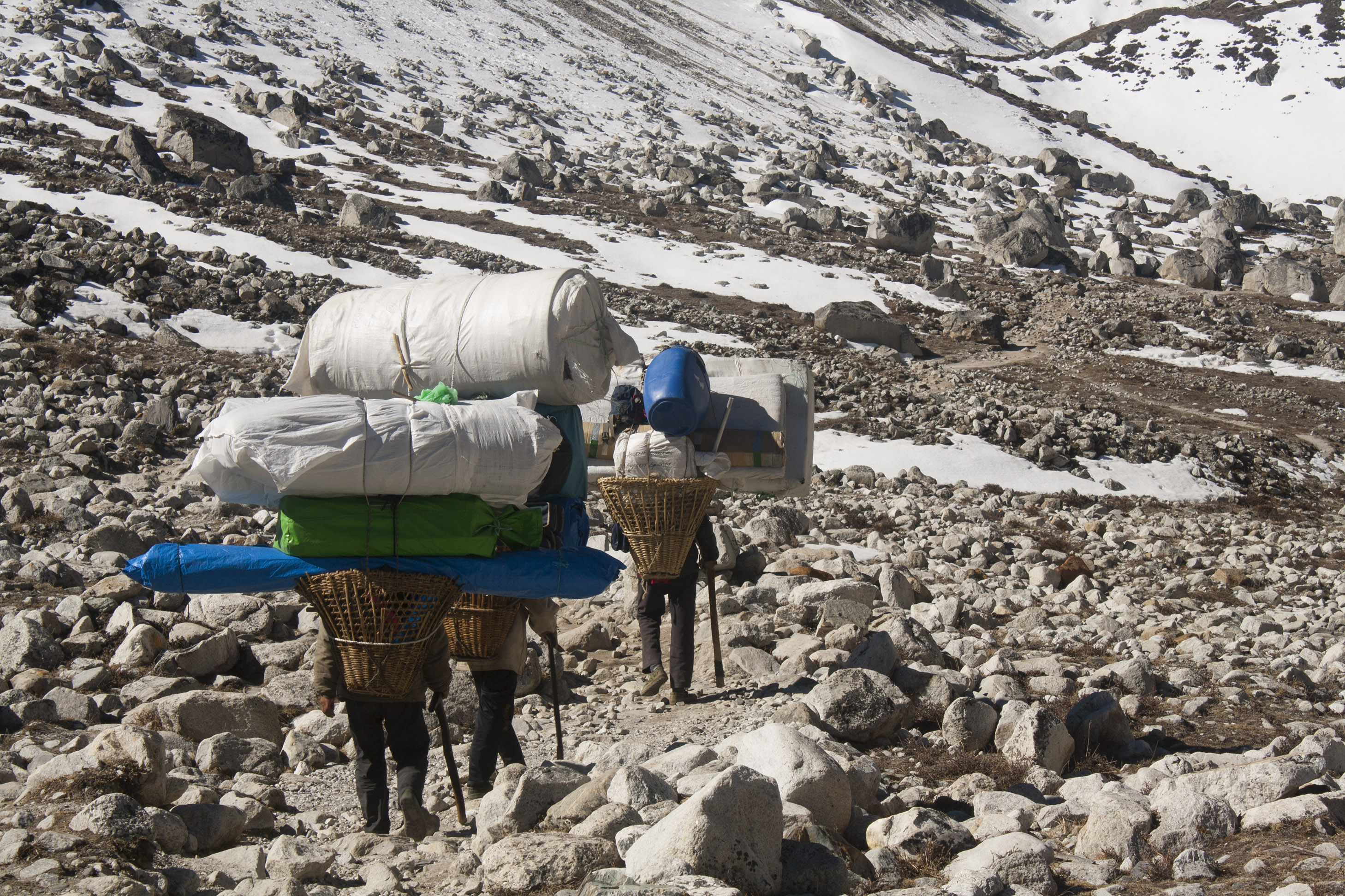 sherpas_on_the_trail_nearing_lobuche_nepal.jpg