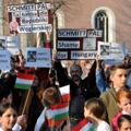 Tiltakozók, tüntetők fogadták Schmitt Pált Csepelen