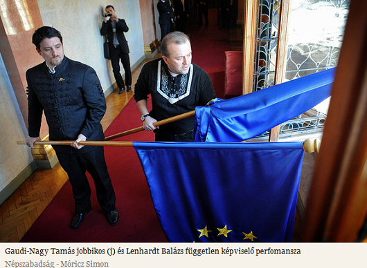 Jobbik-Eu-zászló-kidobás.PNG