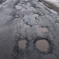 Az elfogadhatatlan állapotú Tihanyi út és  Akácfa utca még évekig velünk lesz