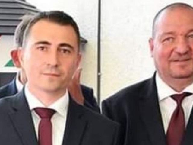 Csepeli vezérek fogcsikorgató mosolyai a nagy nevettető árnyékában