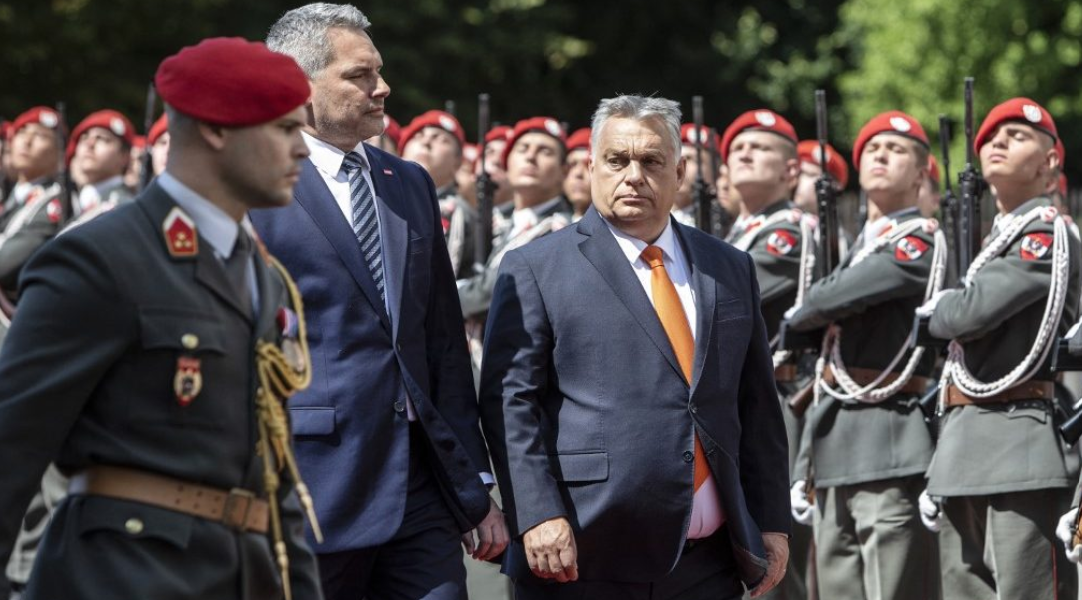 orban_kover_becsben_osztrak_kancellarral-2007-07-28.png