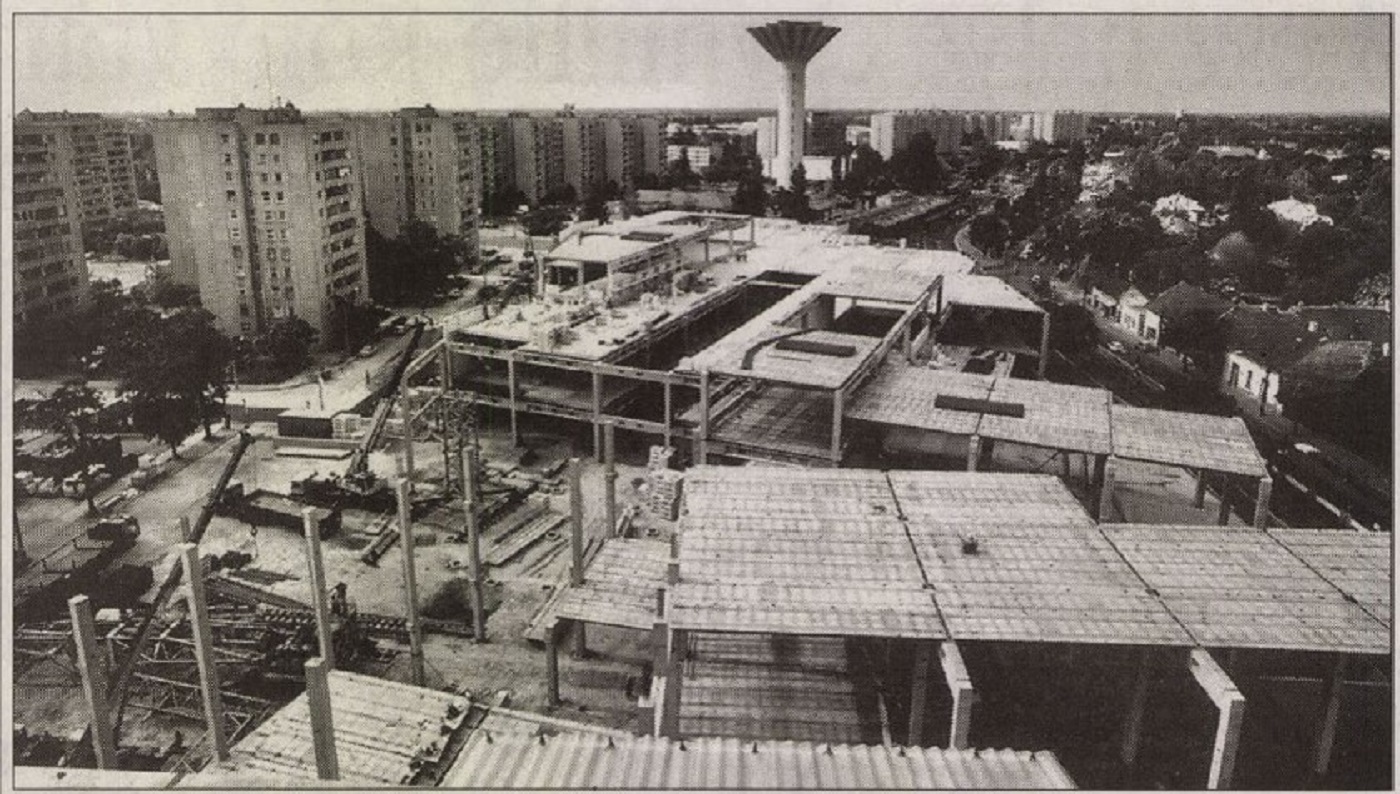 9-cs_plaza_-1997-_epites_teknos_miklos.jpg