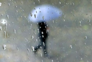 Strand esővel esernyővel.PNG