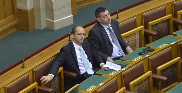 Szabó Szabolcs parlamenti üres.PNG