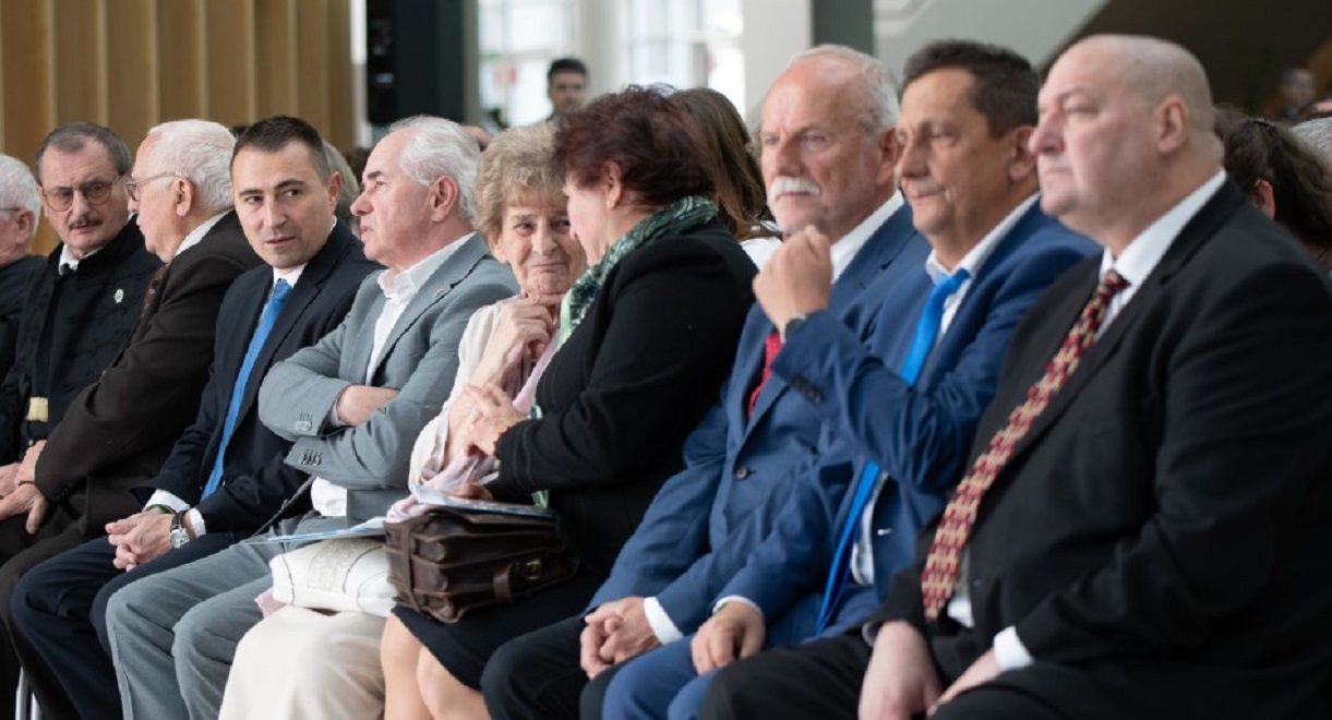 borbely-nemeth-kispal-toth_janosa_jedlikes_unnepsegen_keretes.jpg