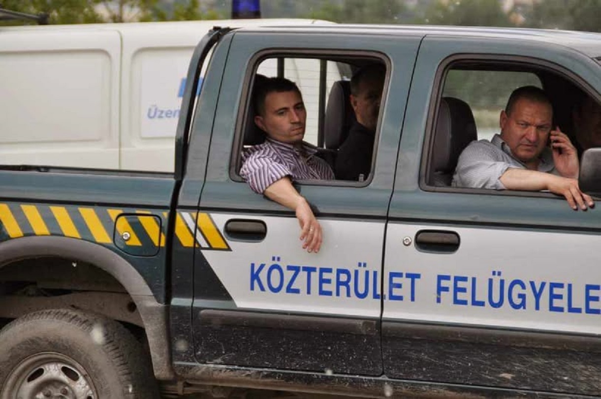 borbely_es_nemeth_egy_autoban_kozterulet-felugyelet.jpg