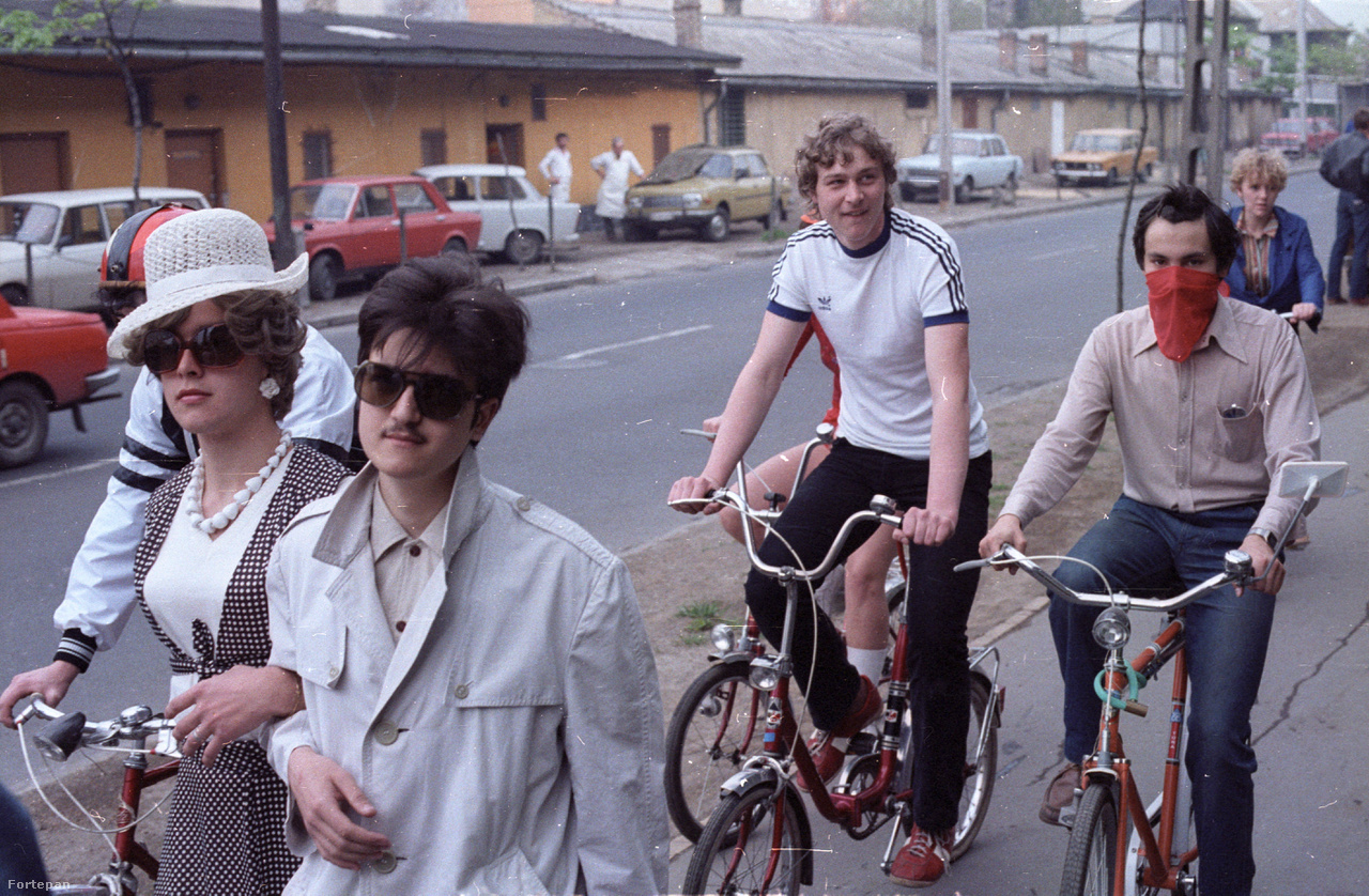 csepel_biciklik_csepeli_diakokkal_1982.jpg