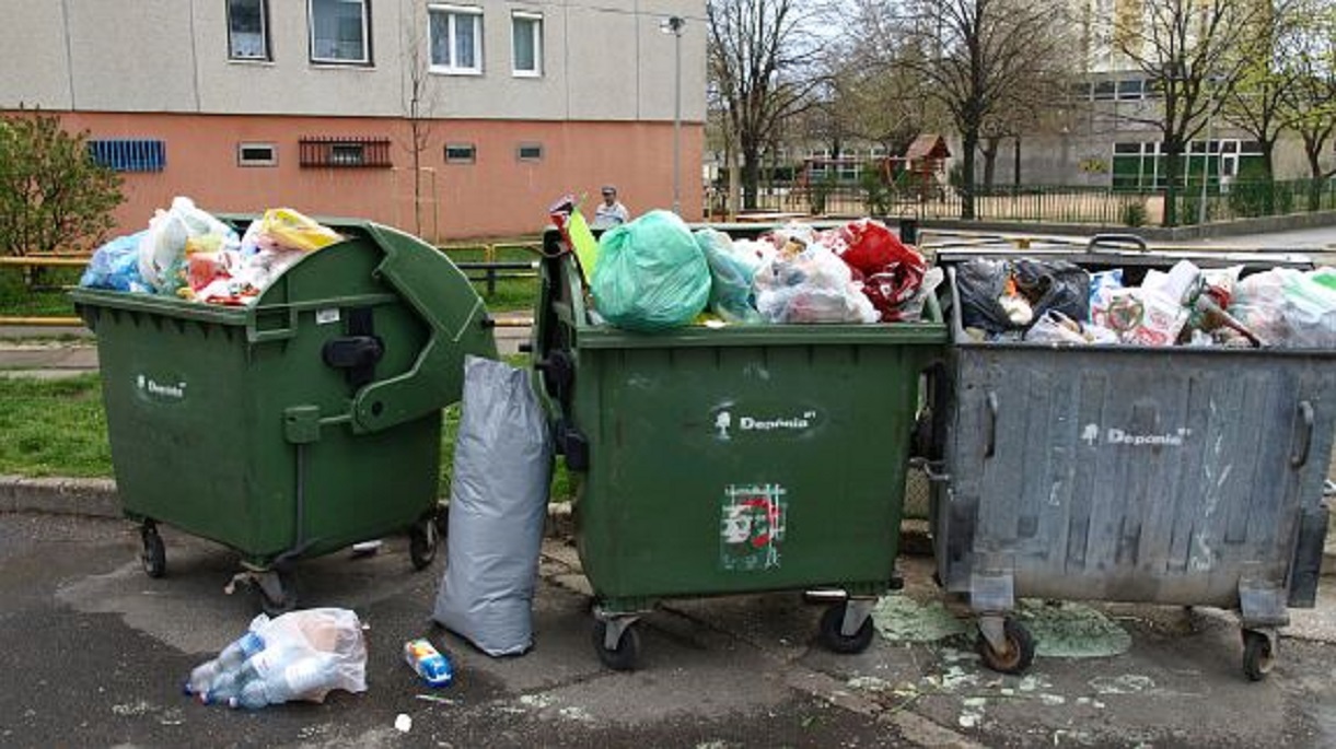 kuka_szabalytalan_tarolas_szemet_tele_a_kuka.jpg