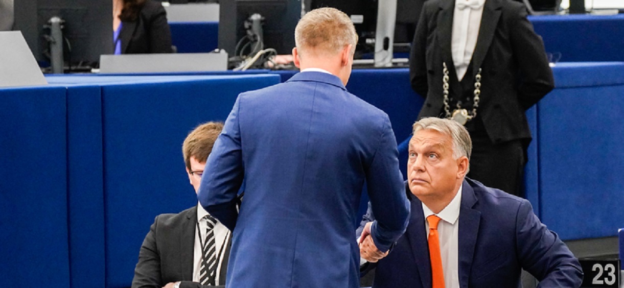 magyar_peter_es_orban_viktor_az_eu_parlamenti_ulesen_hvg.jpg