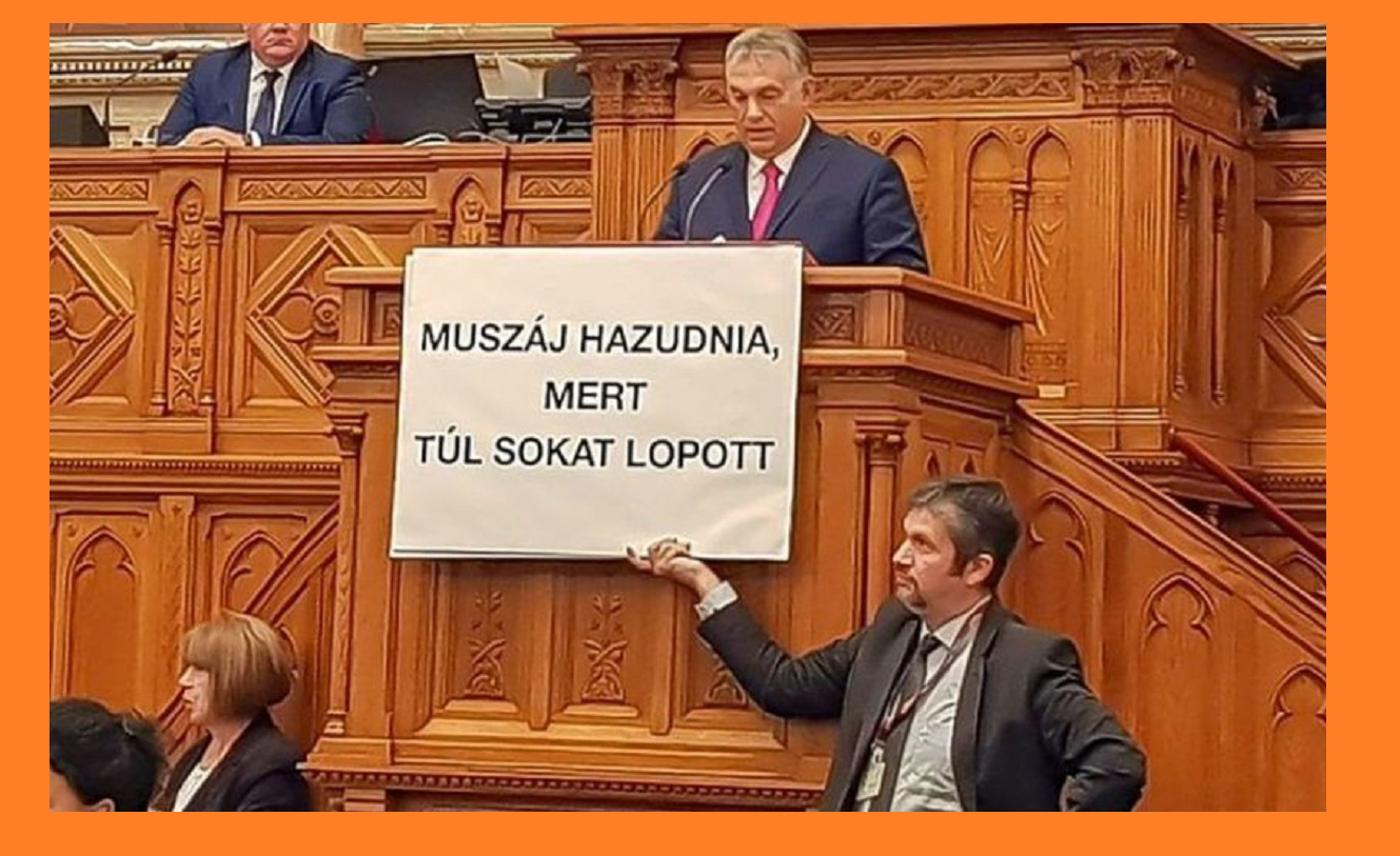 orban_-2019-_muszaj_hazudnia_lopott_hadhazy_tablaval_1.png