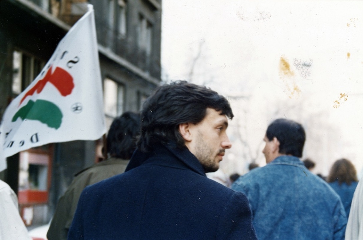 orban_viktor_jobbra_nez_1994-ben.jpg