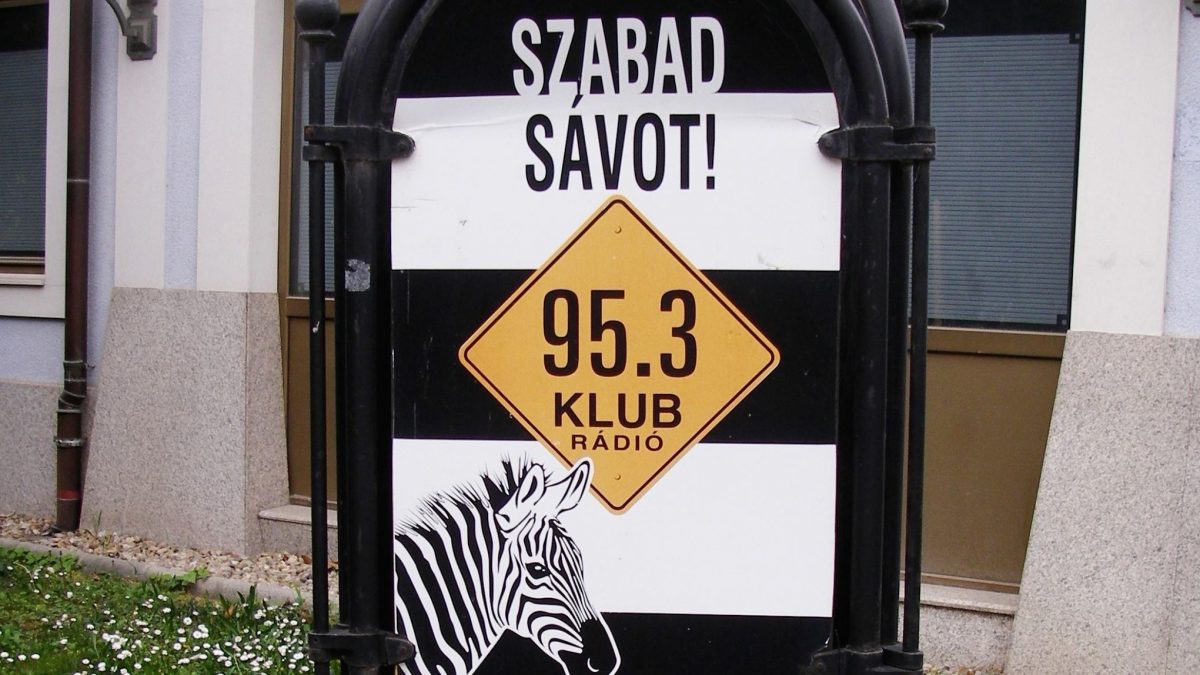 szabad_savot_a_klubradionak_es_szabadsagot.jpg