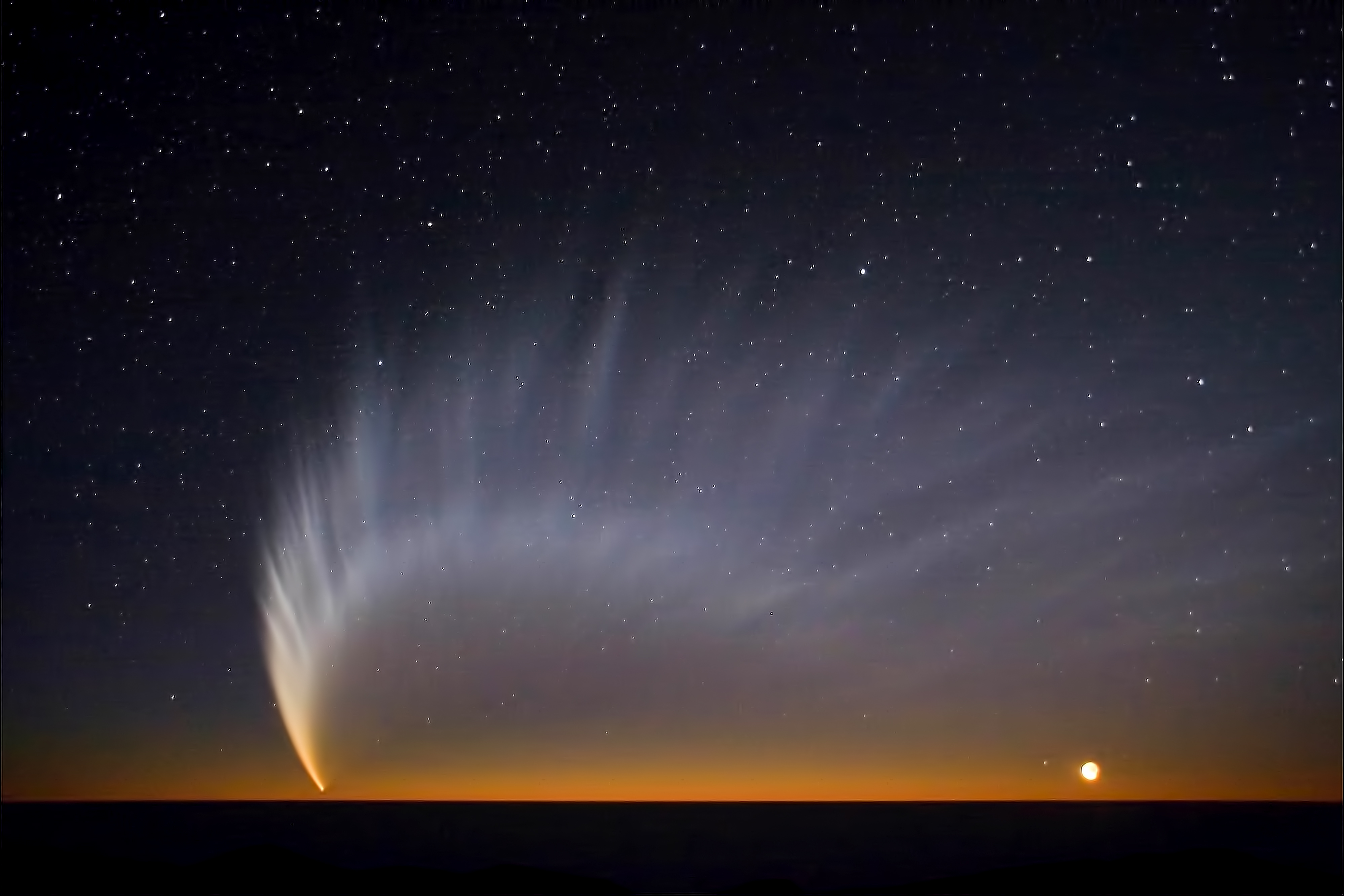 comet_mcnaught_at_paranal.jpg