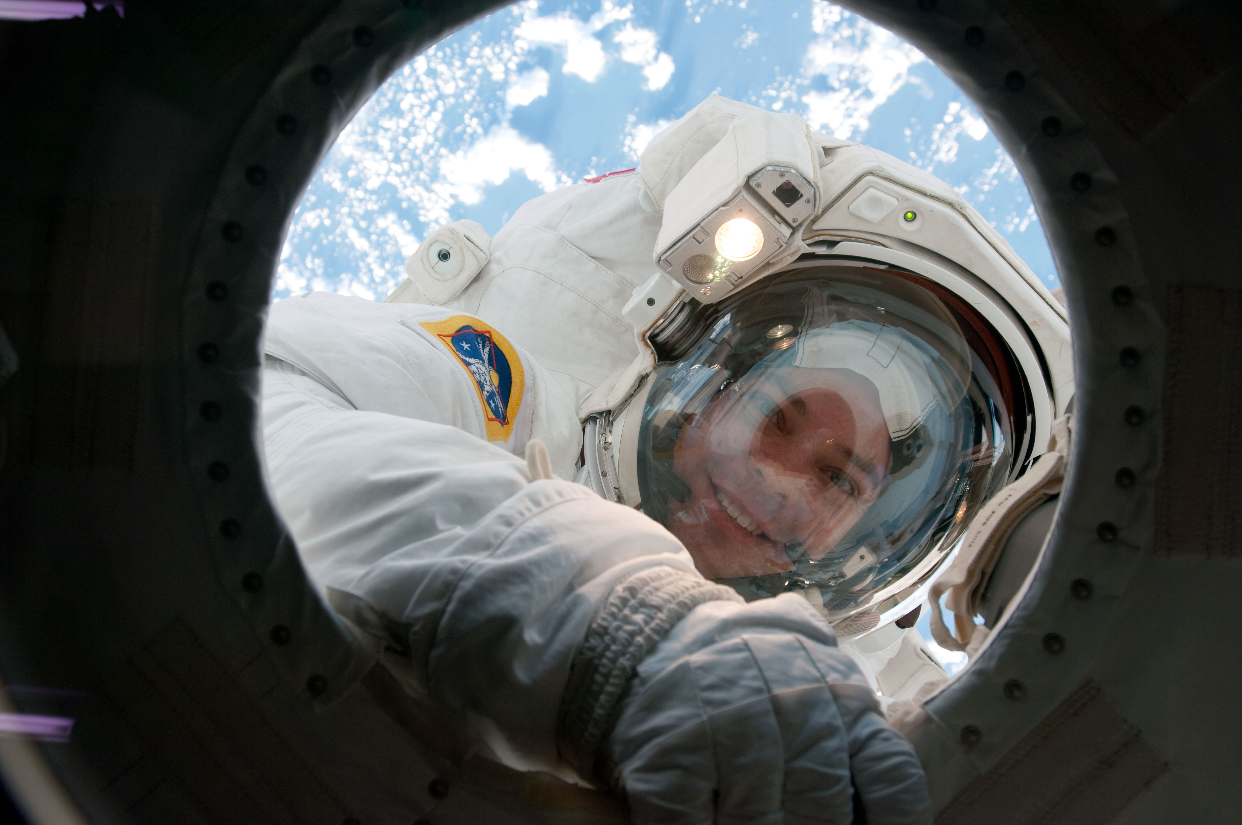 sts-130_eva2_robert_behnken_1.jpg