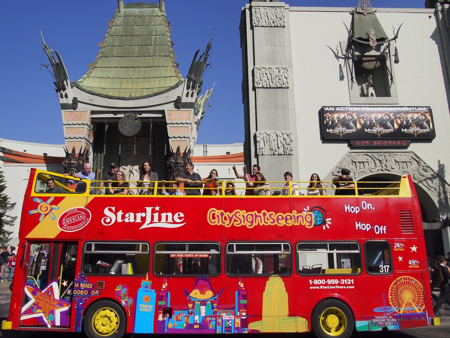 Starline-CitySightseeing-bus-outside-Chinese-Theatre.jpg