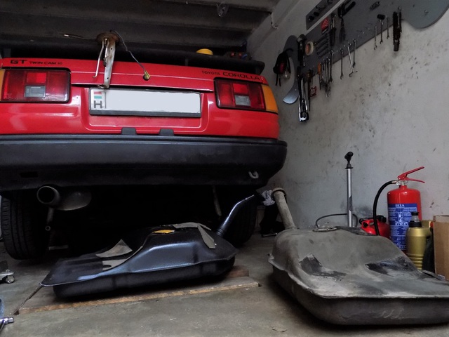 AE86 tákolás - Fejem felett tankok, körülöttem pumpák