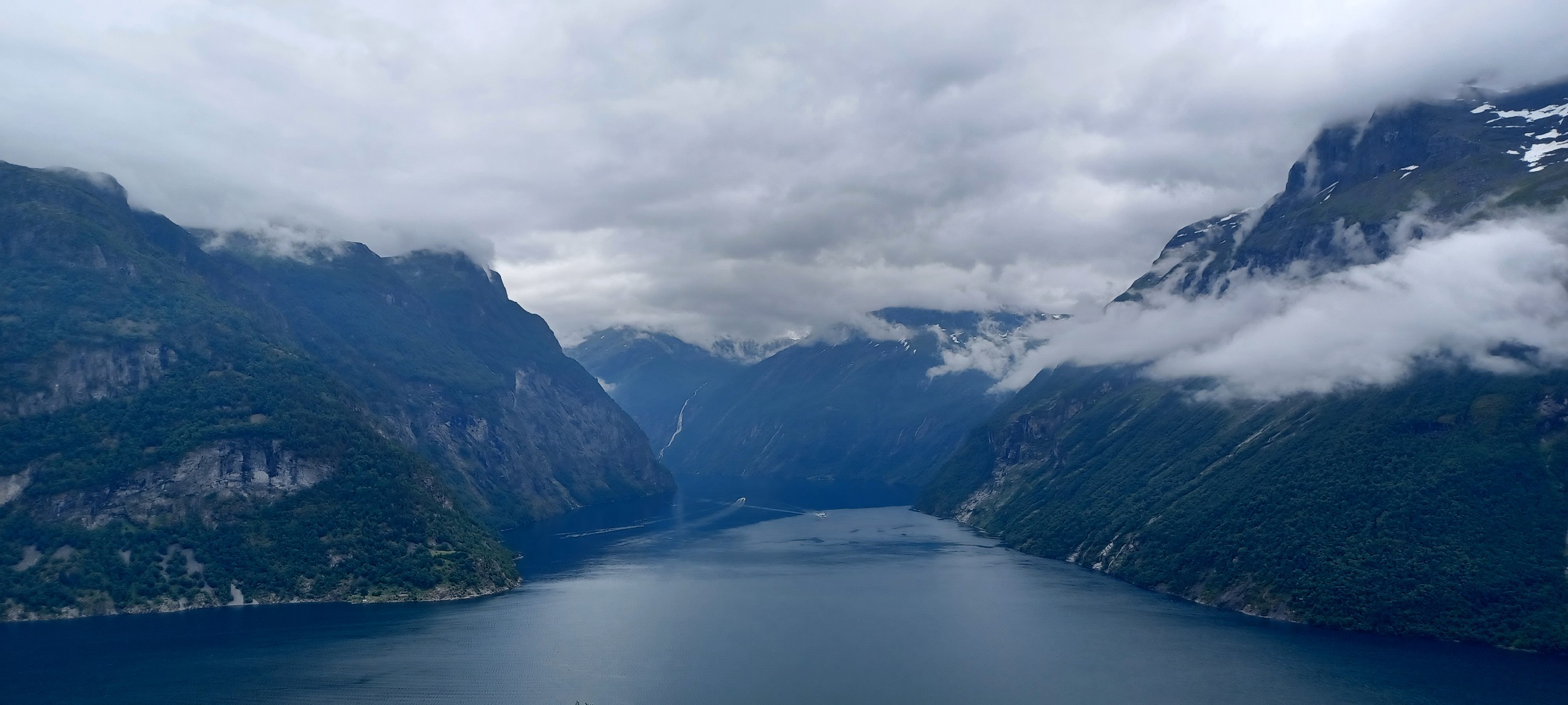 A Geirangerfjordba belefutottunk távoztunkkor is