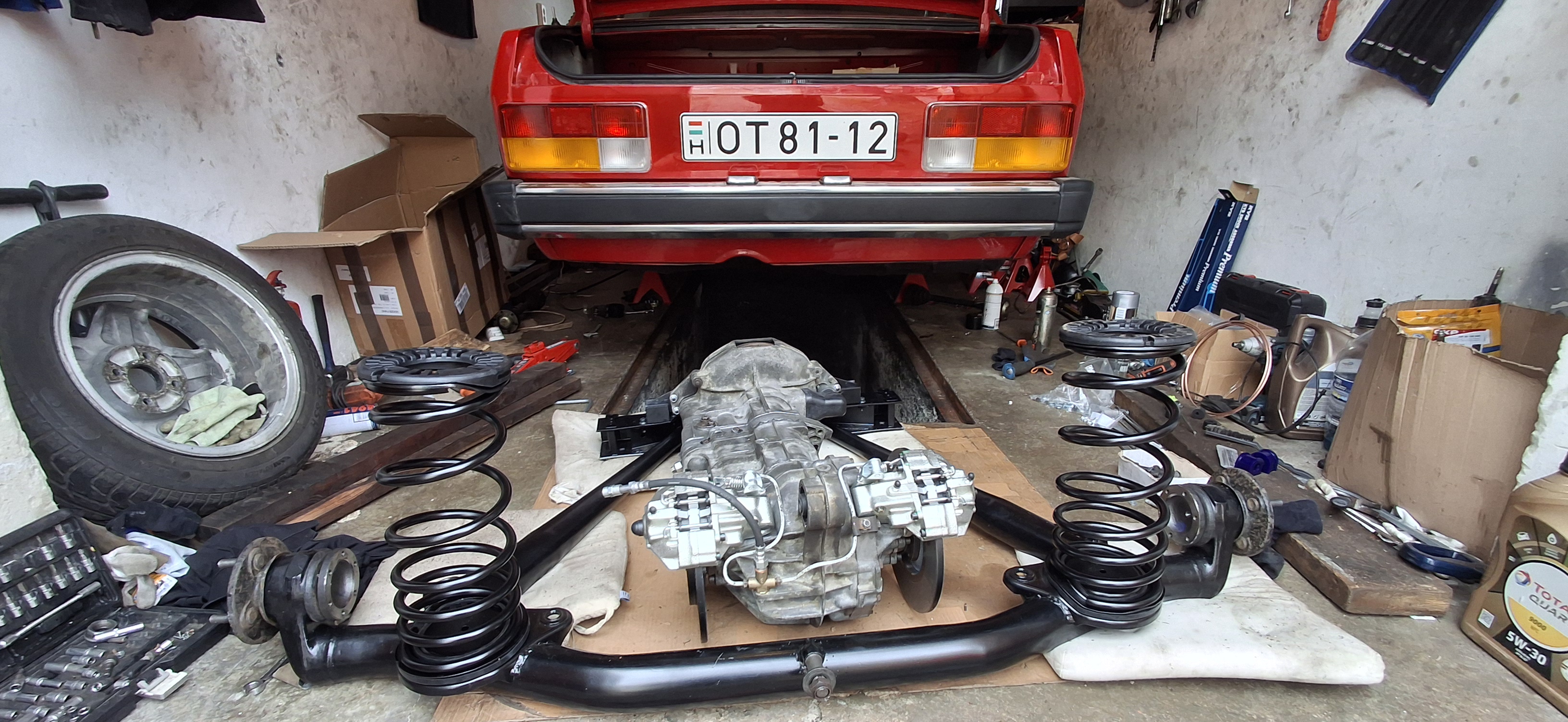 Mehetett be a helyére a hátsó futómű a váltóval együtt