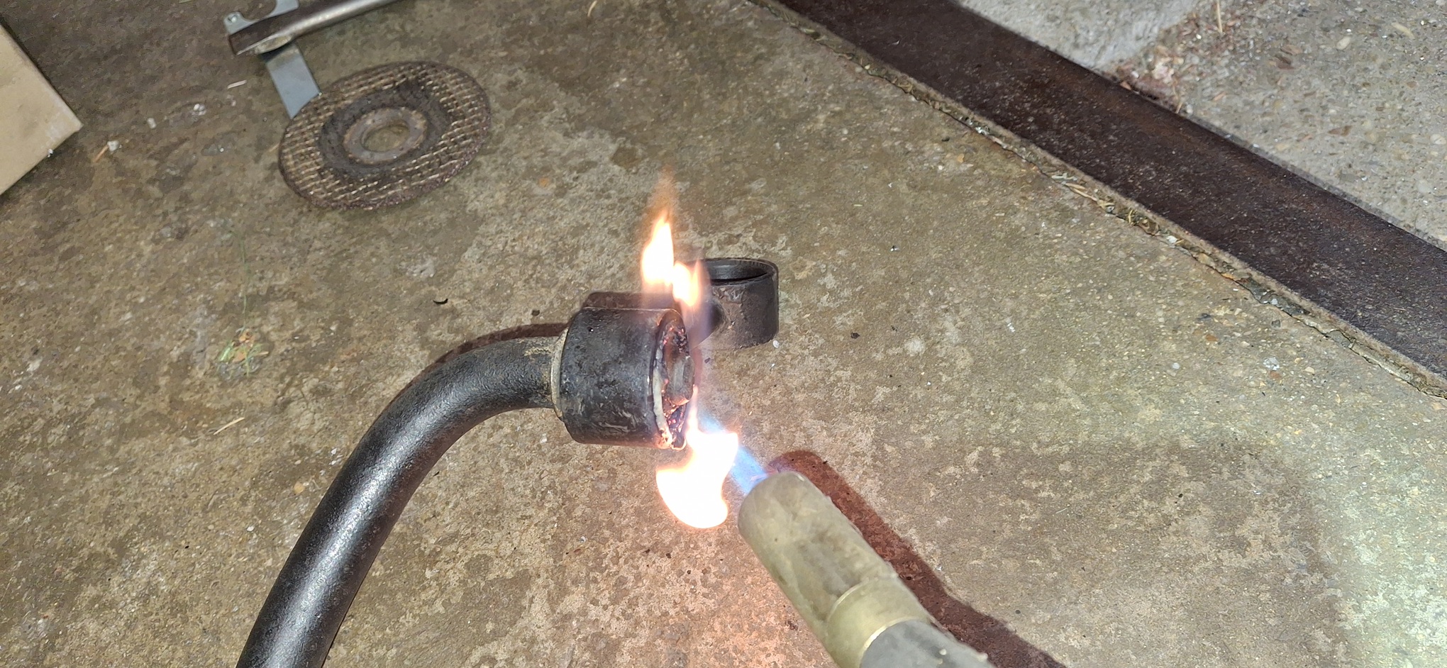 Kiégettem a gumit, úgy könnyen lejött a csont