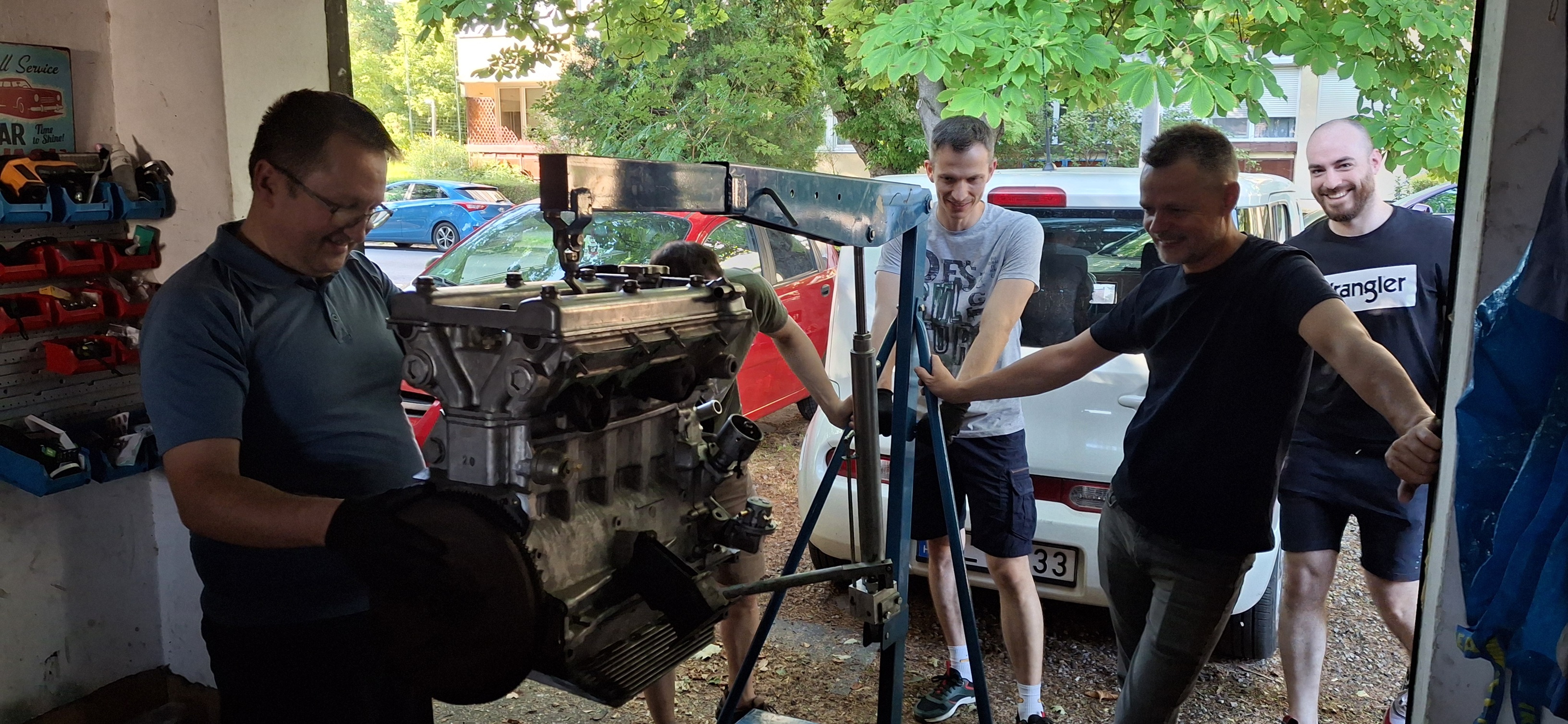 A legvidámabb dolog a motorvisszarakás, felesleges mennyiségű résztvevővel!