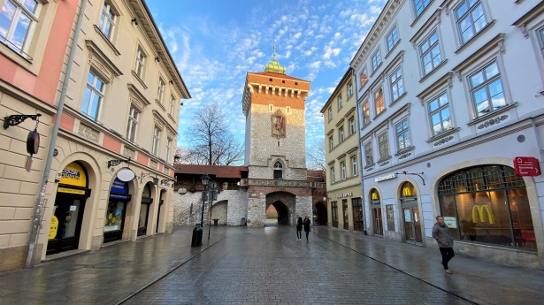 st-florians-gate-krakow-1637695195wih.jpg
