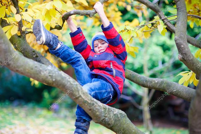 depositphotos_129080708-stock-photo-little-kid-boy-in-colorful.jpg