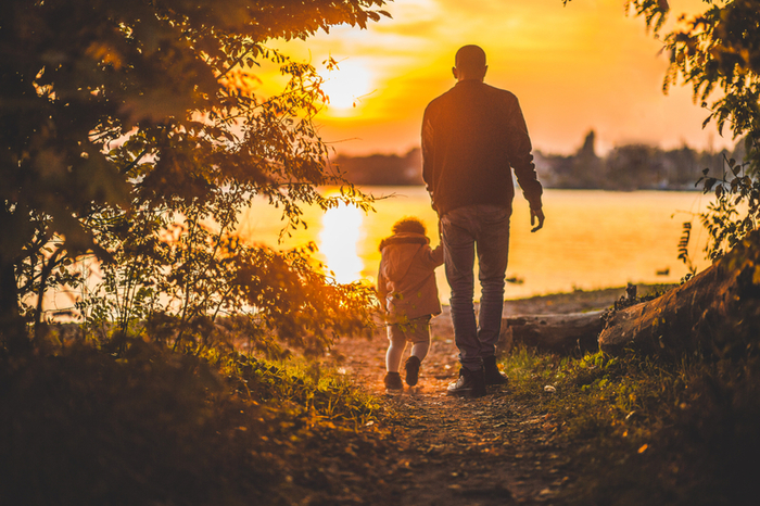 father-and-child-walking-at-sunset_800.jpg