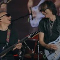 Közös zenekart alapított Joe Satriani és Steve Vai