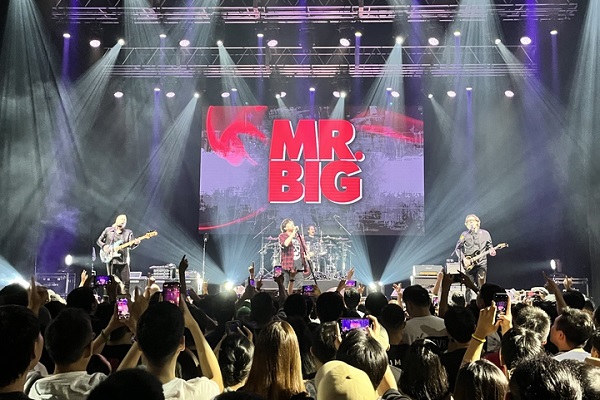 mr_big_live_1.jpg