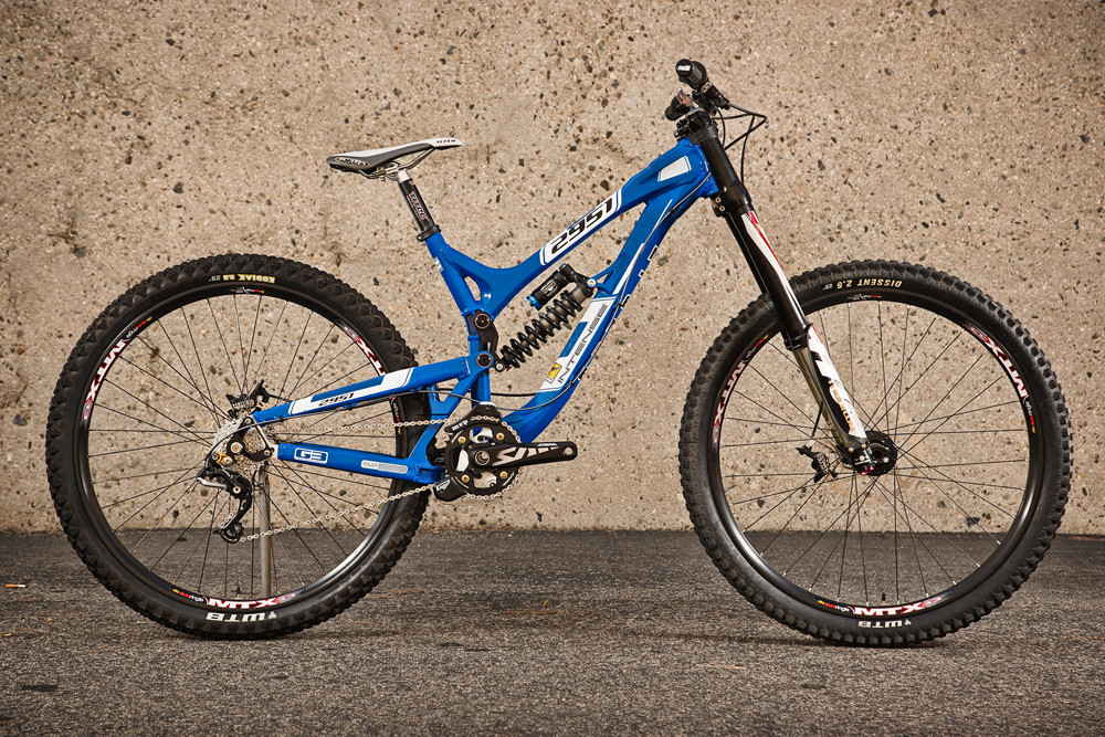 2009-2010_intense_2951_29er_dh_prototype.jpg